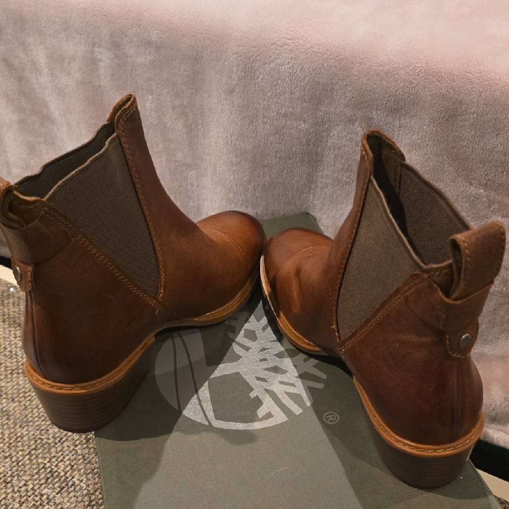 Timberland Women's Tan Leather Ankle Booties - Picture 6 of 9